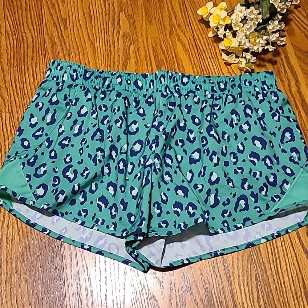 All on Motion Athletic Shorts  - Ladies Large - Picture 2 of 8